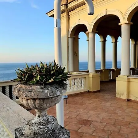 Semesterbostad Giuseppina Miramare